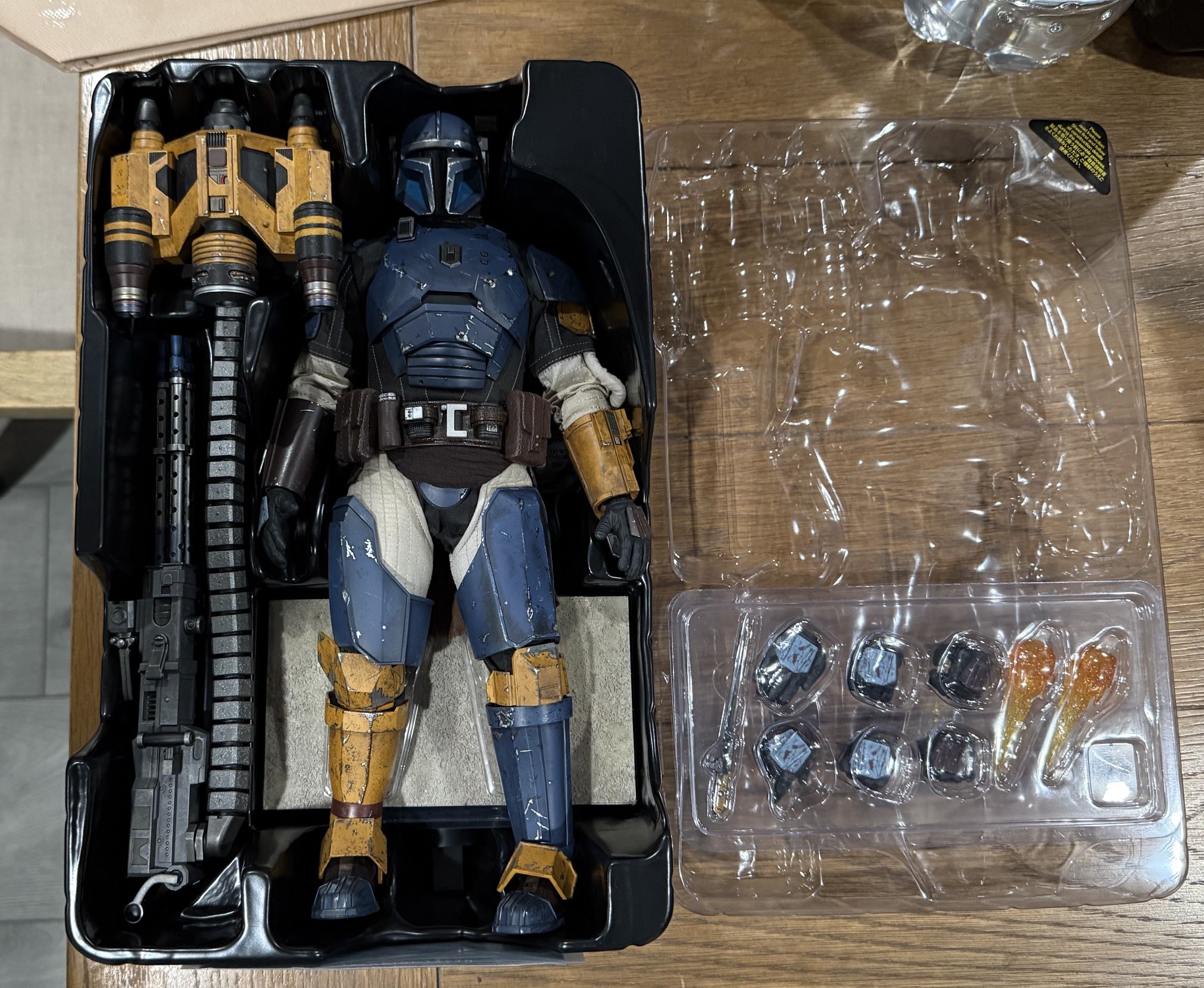Hot Toys Heavy Mandalorian