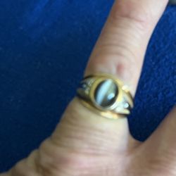 Cat’s Eye Ring w/ 2 diamonds - Size 6-1/2 - 10k Gold