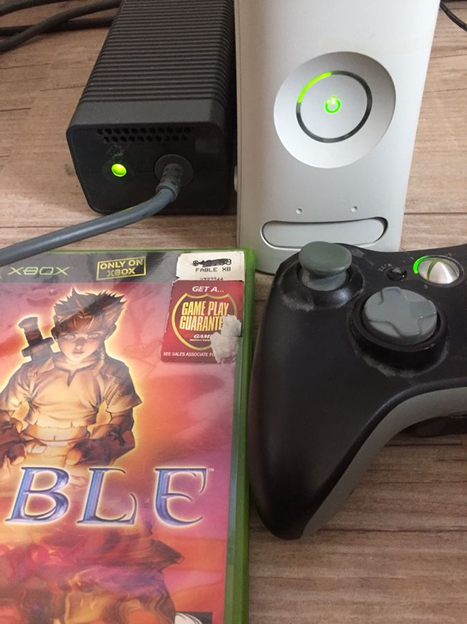 Xbox 360 + Controller + Game