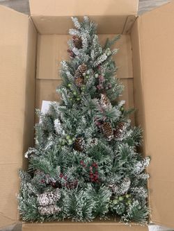 NEW Wreath pre-lit (Christmas Tree Shaped)