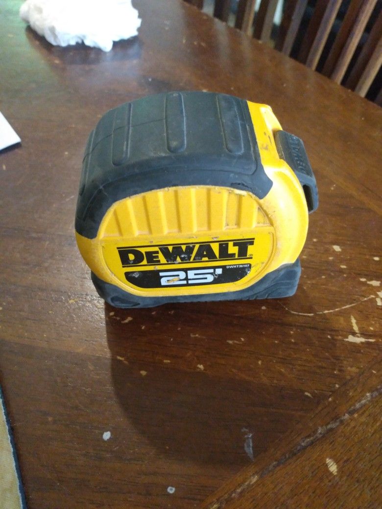 DeWalt 25' Tape Measure