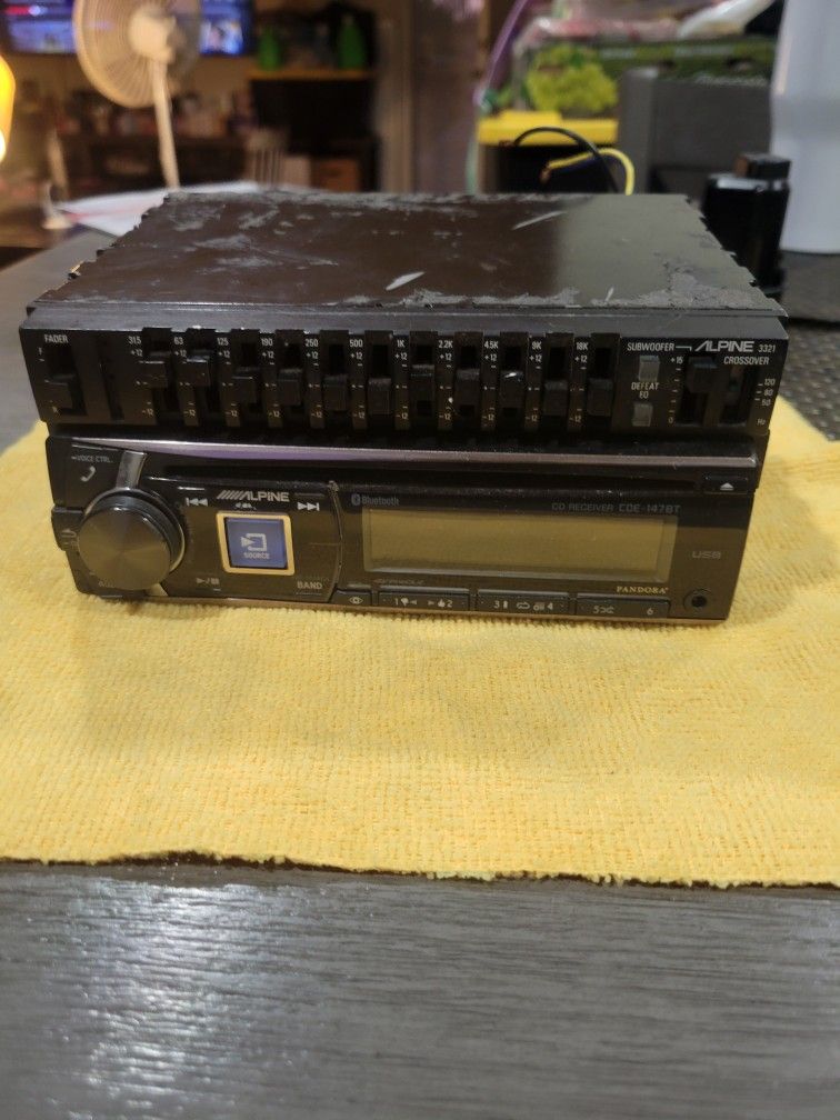 UN RADIO Y EGUALISADOR