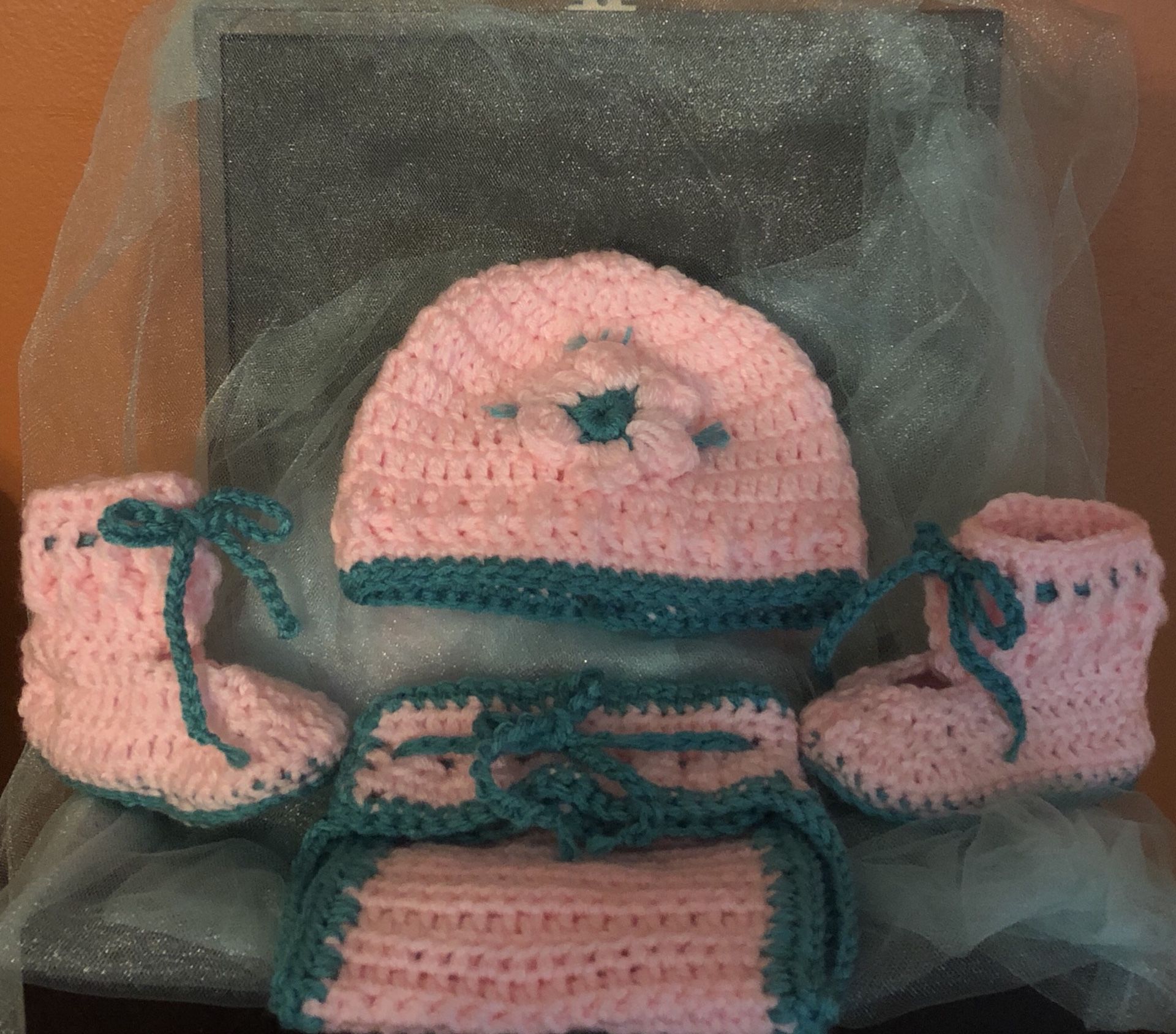 Crochet newborn outfit ( Hat, diaper cover and booties)