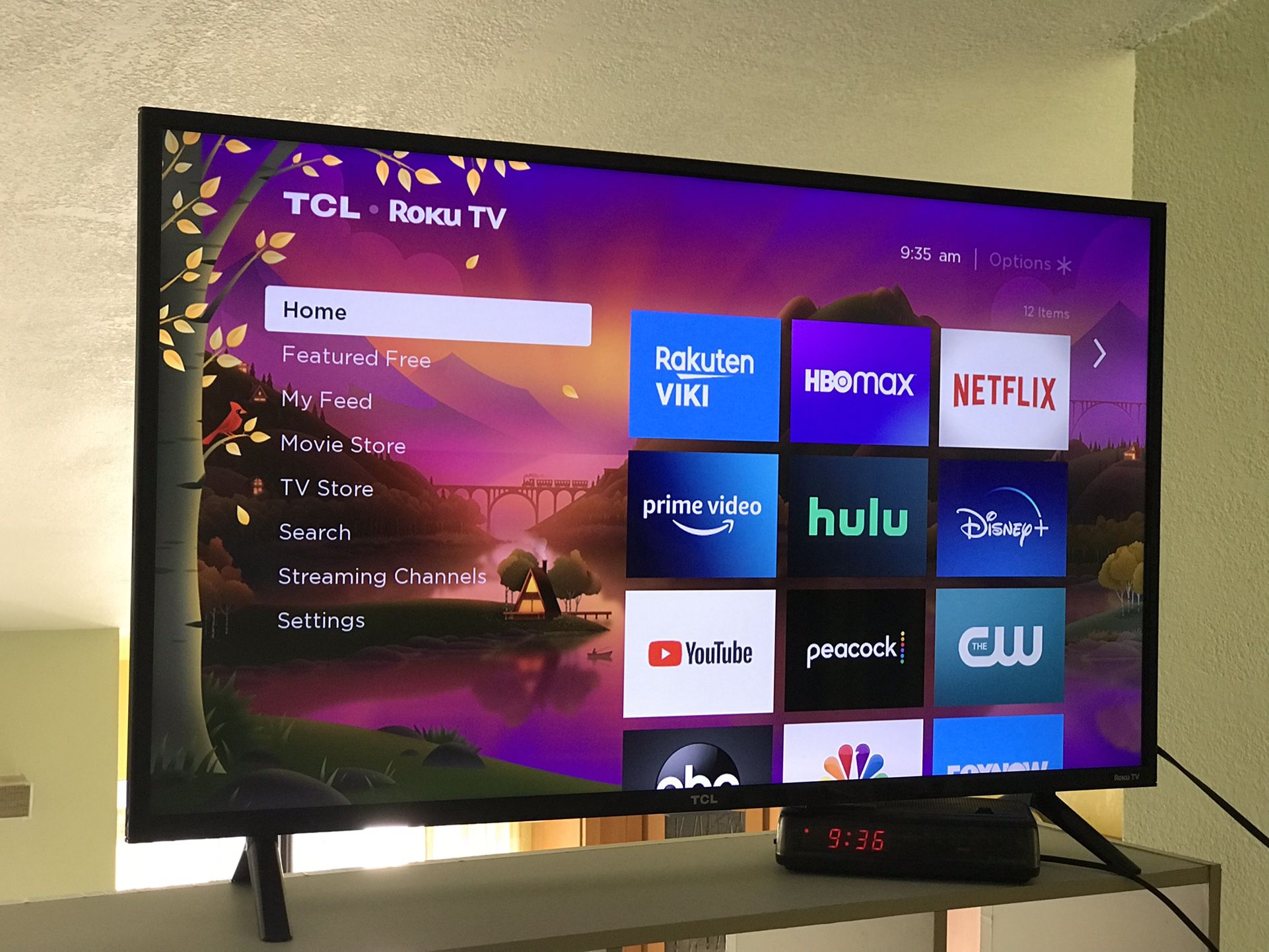 TCL 40-inch Smart HDTV w/ built in Roku 