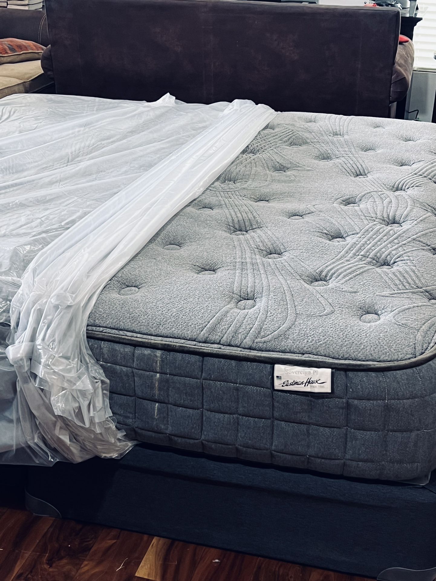 USED KING SIZE MATTRESS WITH BOX SPRING DELIVERY AVAILABLE for Sale in