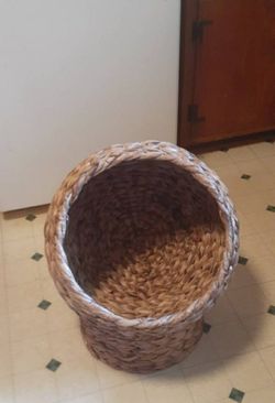 Raised rattan cat bed