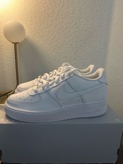 Nike Air Force 1 Low LE Triple White Size 7Y / 8.5 women