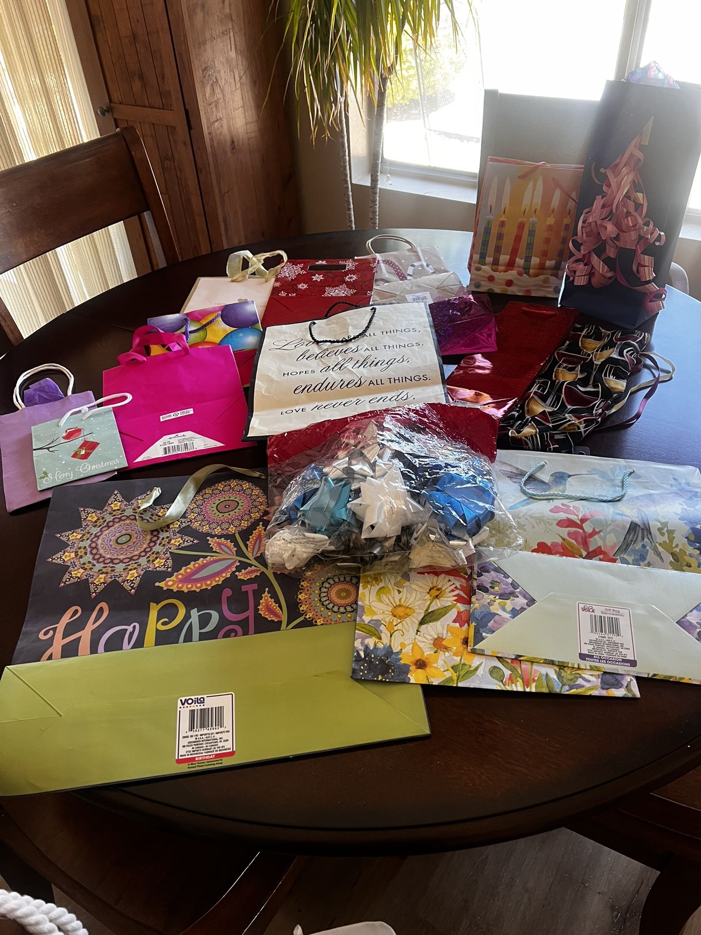 Gift Bags Assortment And Bows Take All 5.00