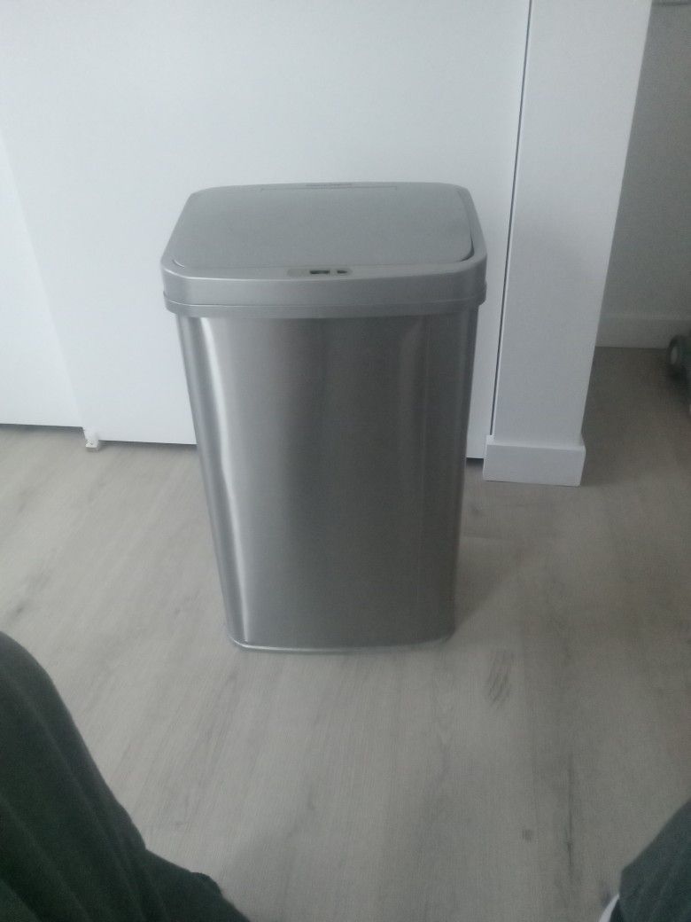 Ninestars Automatic Lif Garbage Can