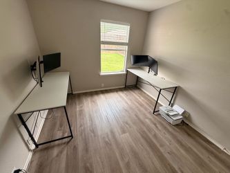 White desk / table