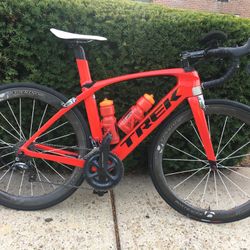Trek Madone SALE!Showroom Condition Ultegra Components Carbon Wheels And Frame 52 Beautiful 