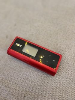 RCA 4GB Portable MP3 Player with Flip-Out USB Connection (Model TH1814)