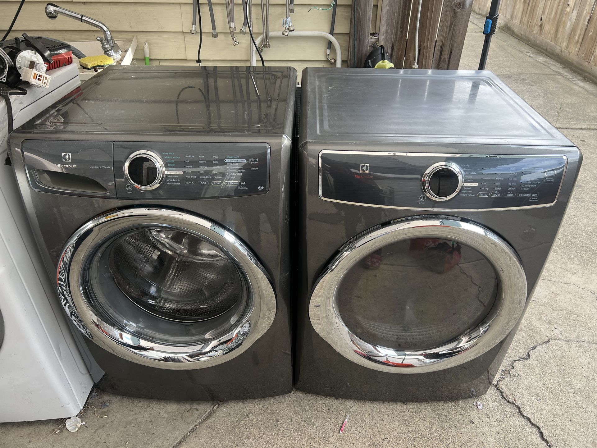Electrolux gas washer and dryer with a three-month warranty in good condition. Free delivery in the Oakland area. Outside the Oakland area, a small fe
