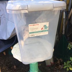 Pet food storage container only $10 farm