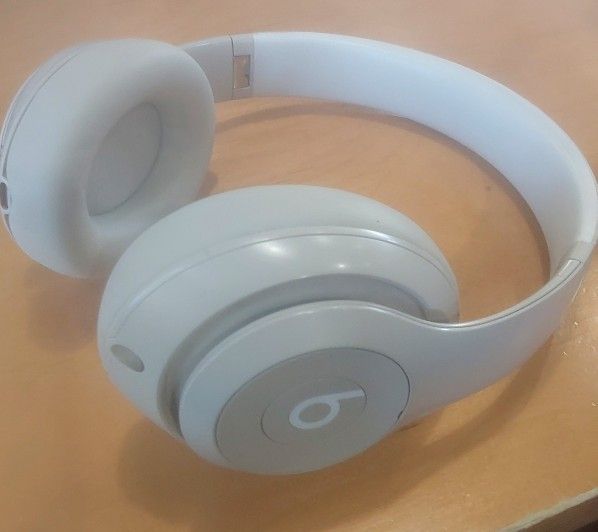 DRE BEATS STUDIO PRO 3 WIRELESS BLUETOOTH Headphones