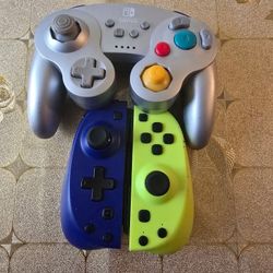 Nitendo Switch Controllers Bundle 