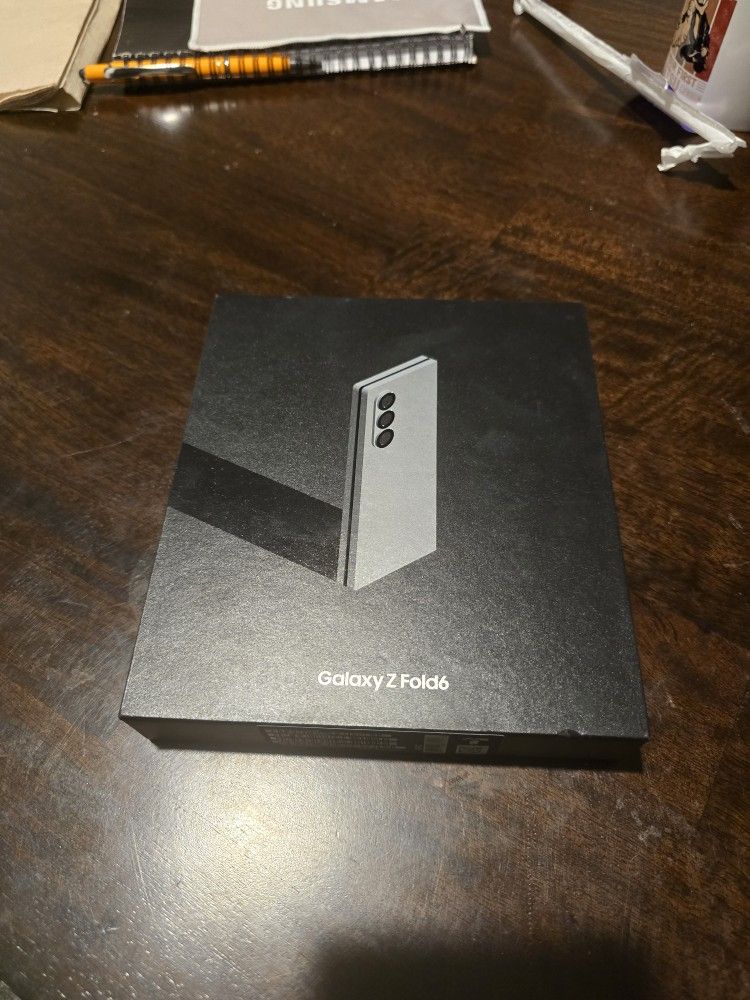 Samsung Galaxy Zfold 6 512gb W/ Latercase