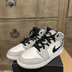 AIR JORDAN 1 MID Shoes 