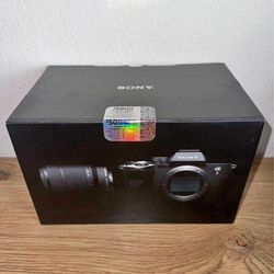 Sony Alpha 7 IV 28-70mm Zoom Lens