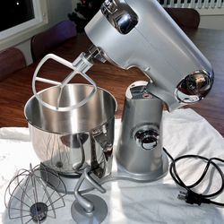 *Like NEW* Cuisinart Stand Mixer - 5.5 Qt Precision Master Pro (Silver)