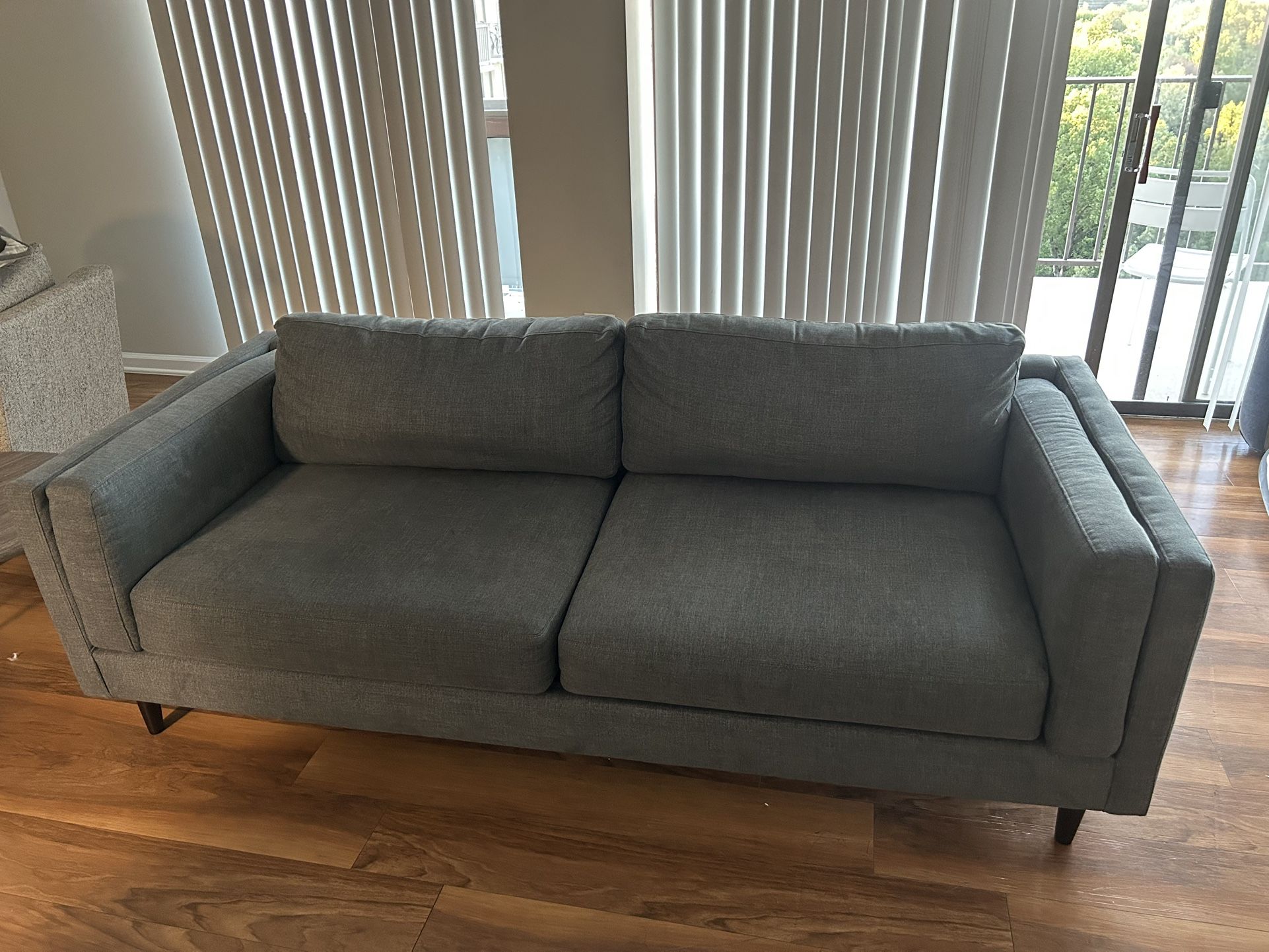 COUCH/ SOFA IN VERY GOOD CONDITION
