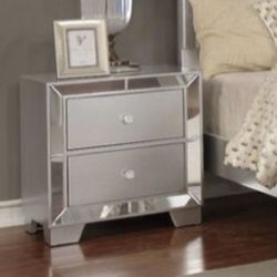 New Solid Wood Silver Mirrored Nightstand With Crystal Knobs