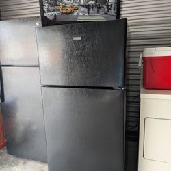 Refrigerator Hotpoint LIKE NEW And DELIVERY 🚚 AVAILABLE.