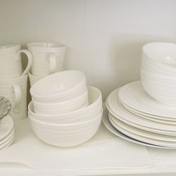 Dinnerware Set
