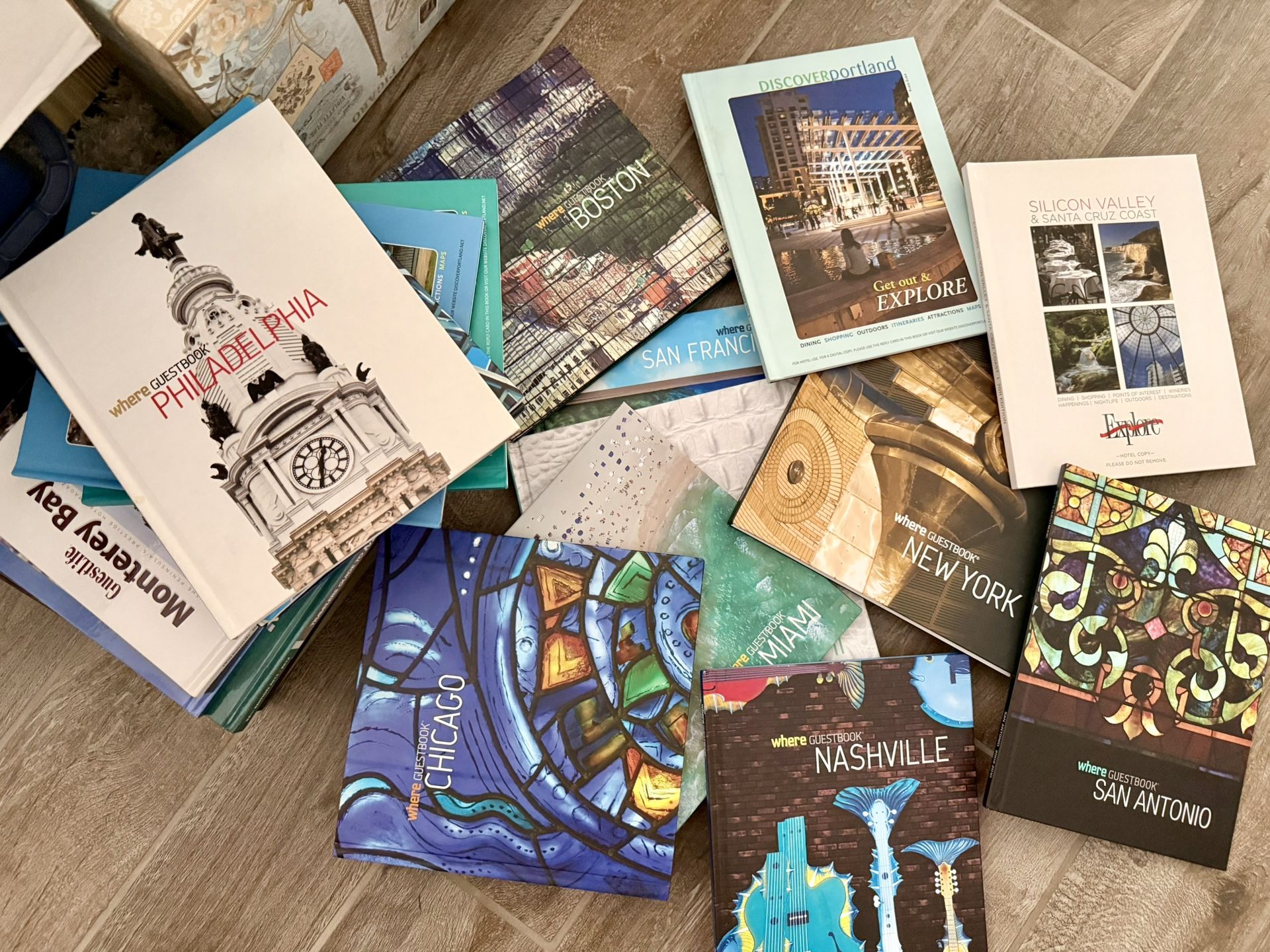 Approx 32 Where Discover Hotel Destination Books