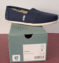 Women's Toms size 6