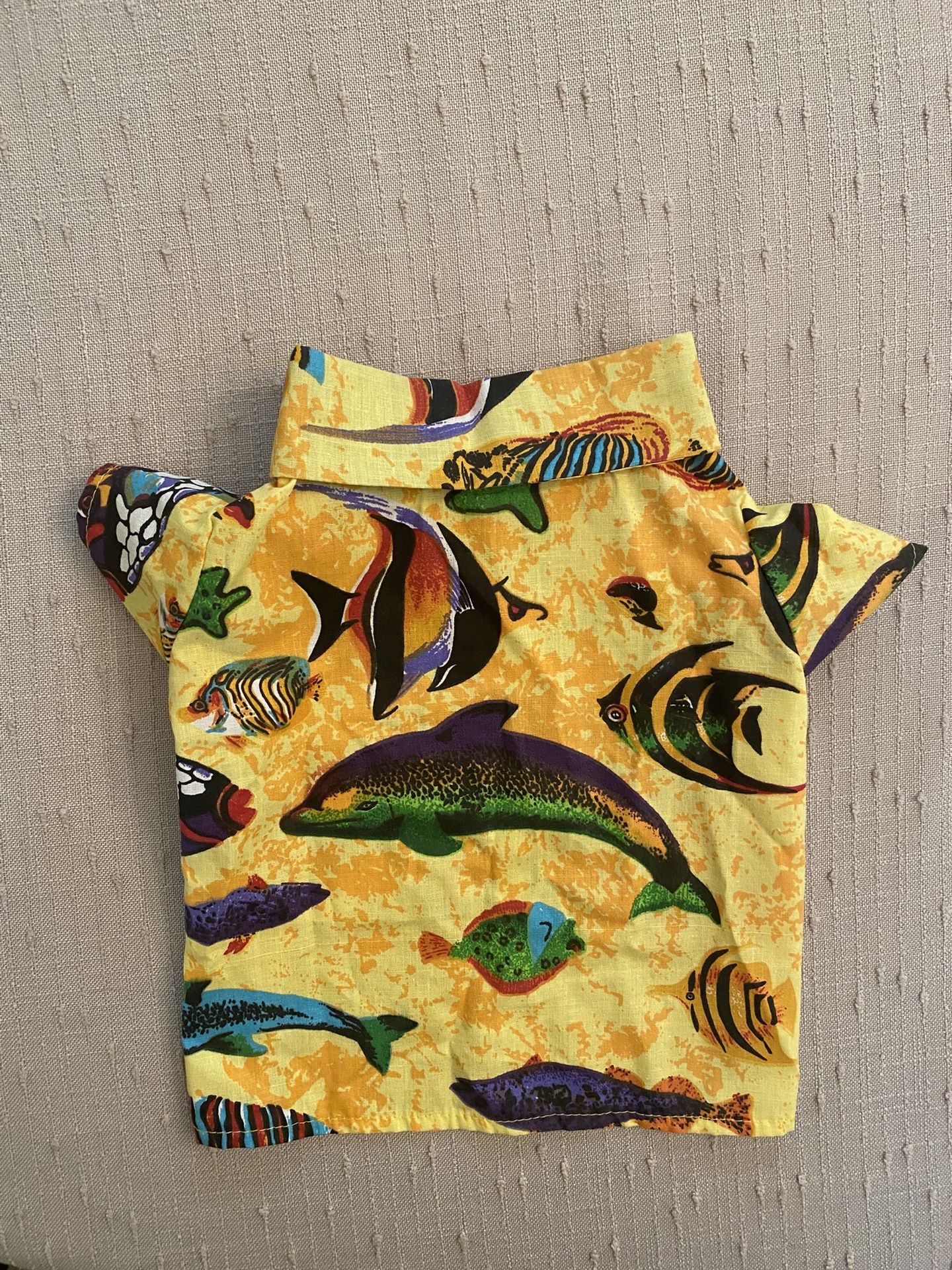 Colorful Beachy Fish Pet Dog Shirt New Never Worn Made In USA Size Medium But Fits Like Small