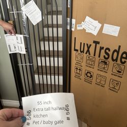 Tall Baby Child : Pet gate for doors halls 29-33” wide.  Pressure mount ! No screw required