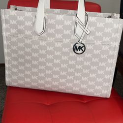 Stunning New Michael Kors Large Gigi Tote - Must Have Designer Bag!