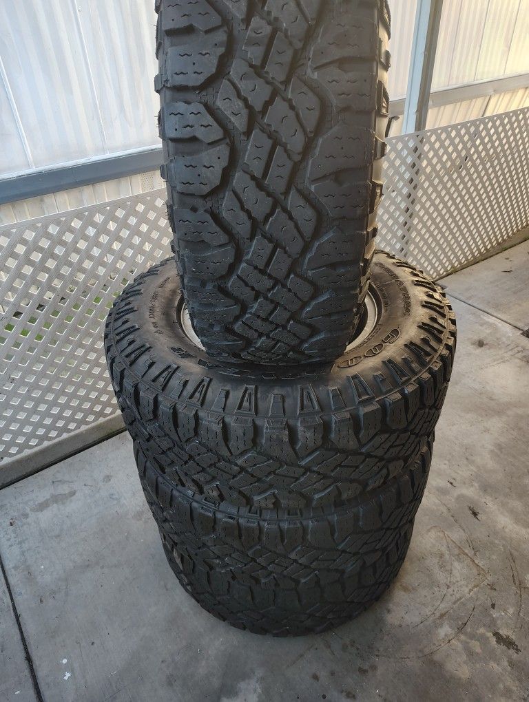 Tengo Estos Rines Para Chevy Silverado Seis Hoyos 295 70 17 Lt