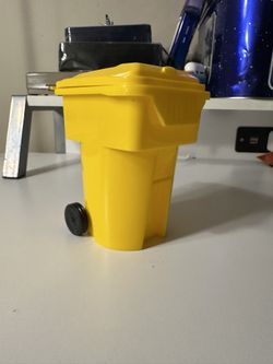 Rehrig Pacific Mini Desktop Trash Bin Yellow