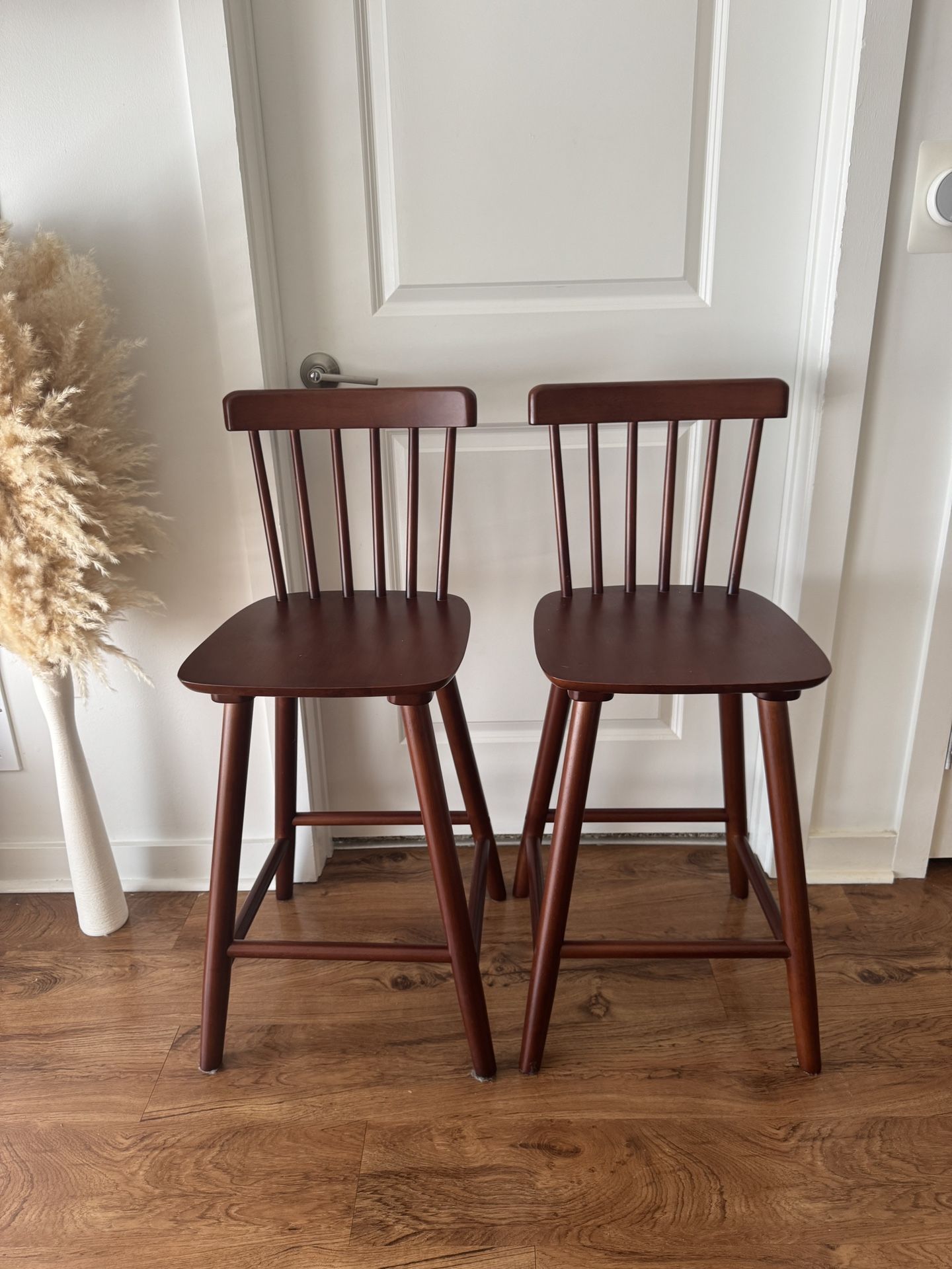 Veliano Solid Wood Windsor Back Stool