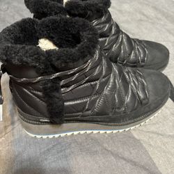 Like New Womens UGG Boots Size 9