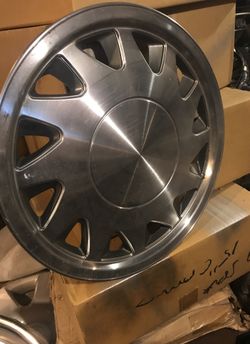 Plymouth Sundance hubcap 14”