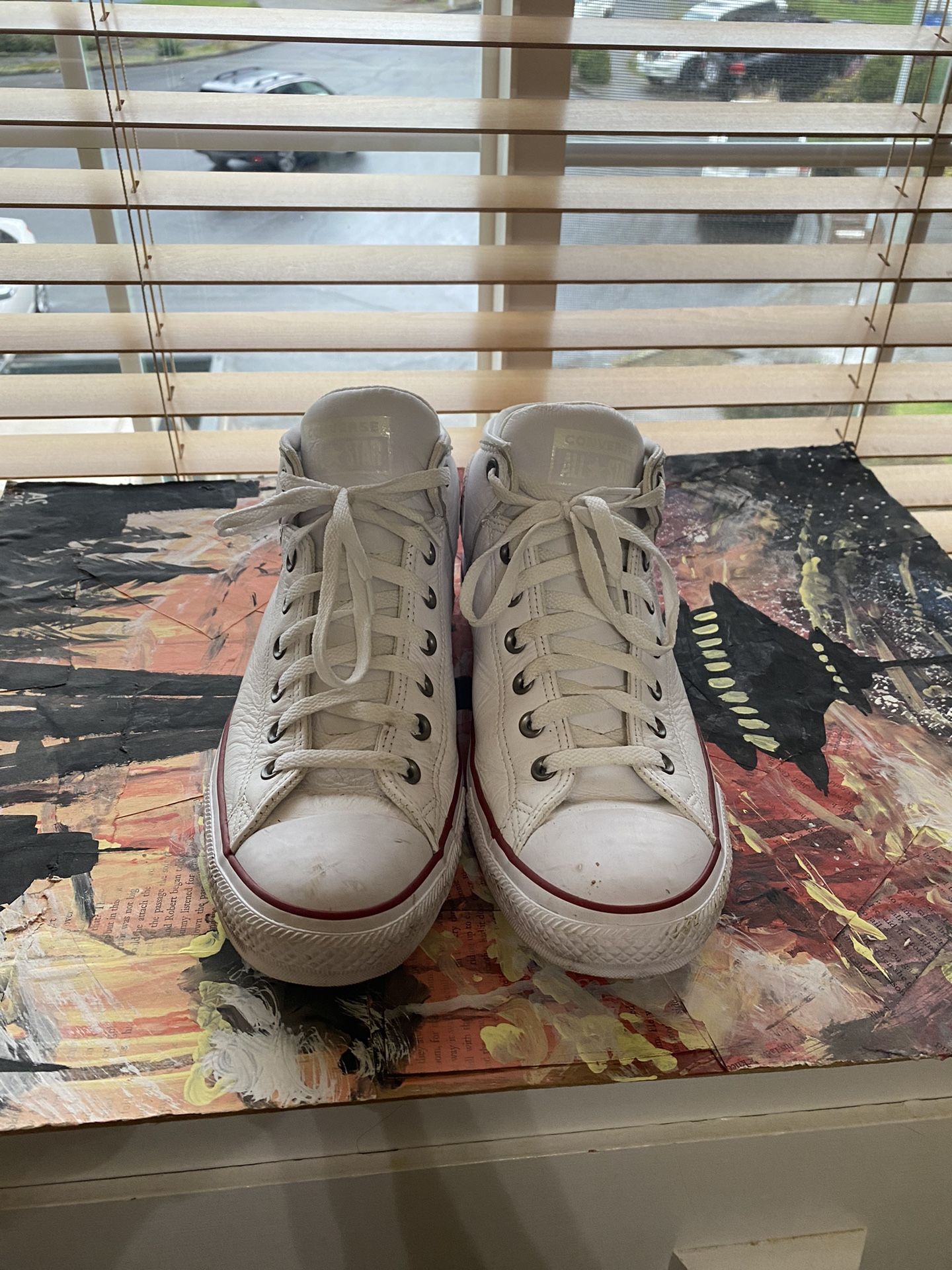 (Beat up) Converse Chuck Taylor’s 