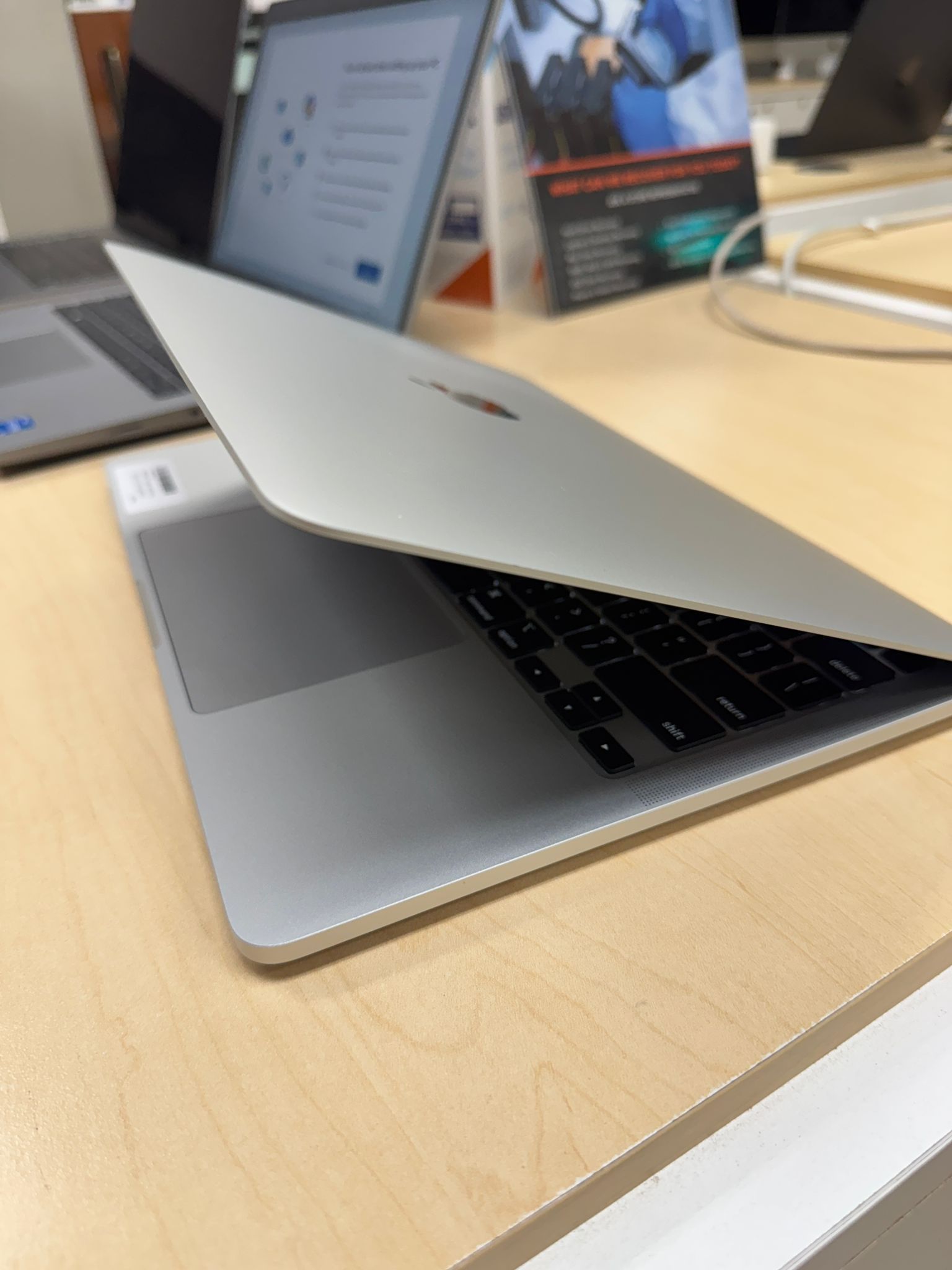 MacBook Pro M2 13 inch  8GB 256Gb silver