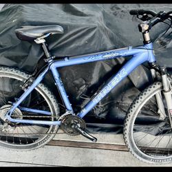 Trek 4500 Mountain Bike 