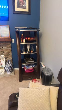 2 Livingroom shelves