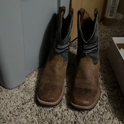 Boys Boots Size 2