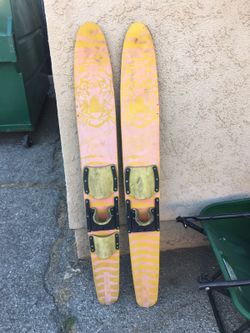 Skiis