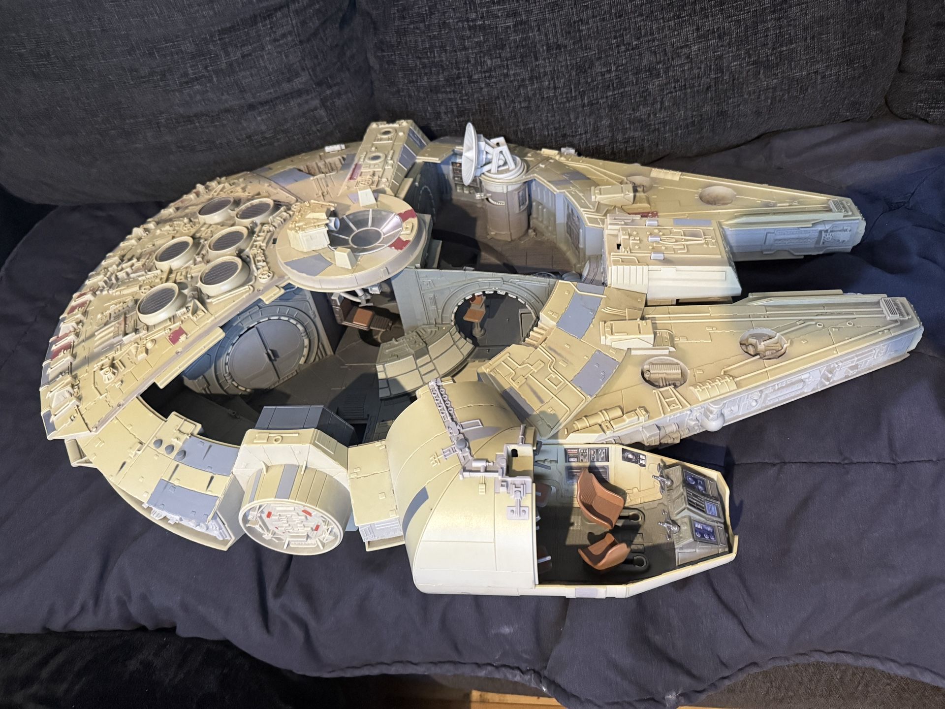 Millennium Falcon Star Wars Large 31” Long!