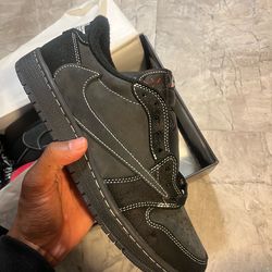 Travis Scott x Jordan dunks men’s 8.5