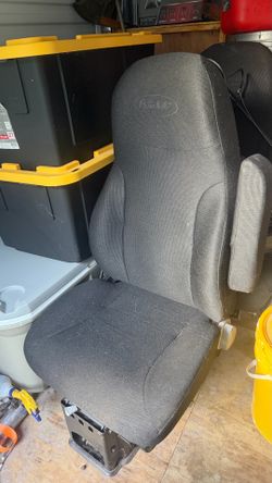 2017 Peterbilt 389 0EM Passenger Air Ride Seat - Excellent Condition