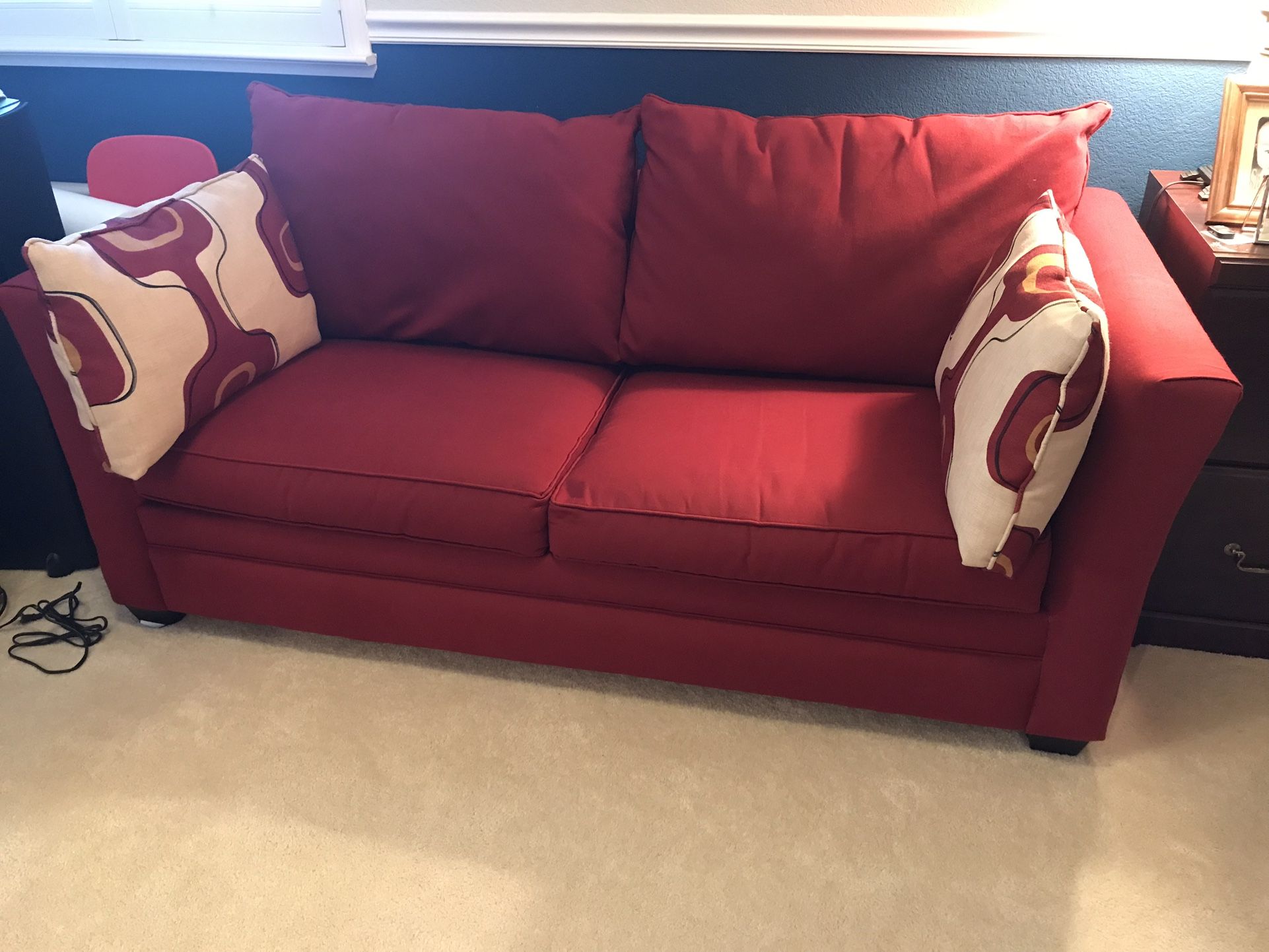 Comfortable & modern looking Scandinavian full size sleeper sofa