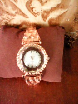 NEW ROSE GOLD LADIES WATCH