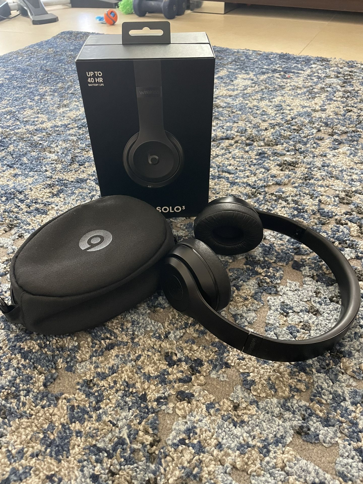 Beats Solo3 Wireless On-Ear Headphones - Apple W1 Headphone Chip, Class 1 Bluetooth, 40 Hours of Listening Time, Built-in Microphone - Black